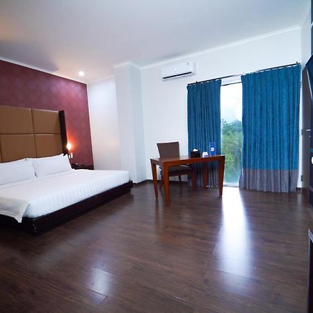 Noola Hotel Cilacap Eksteriør billede