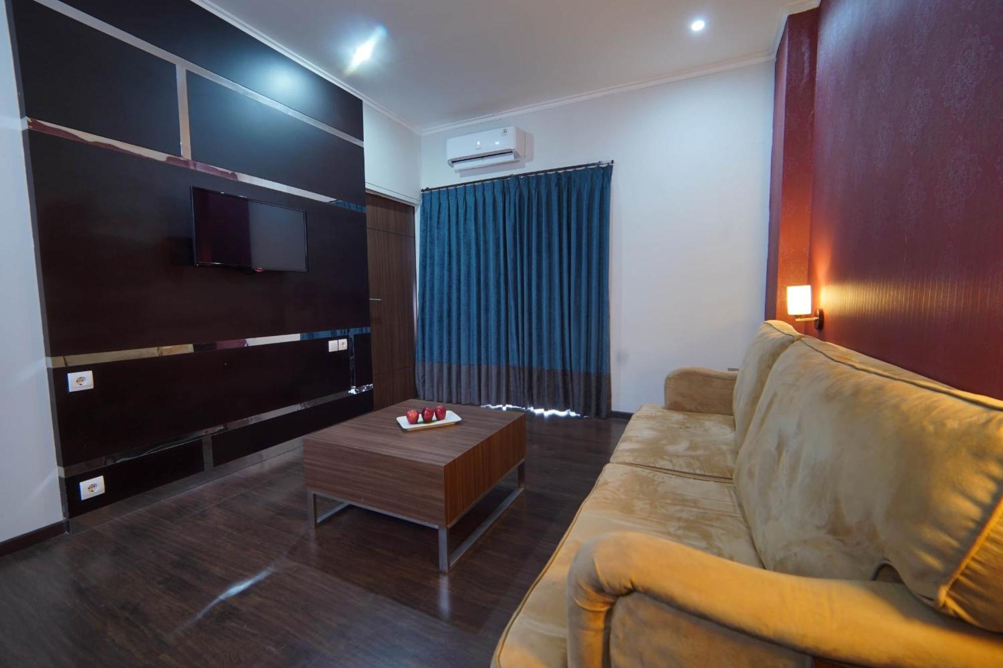 Noola Hotel Cilacap Eksteriør billede